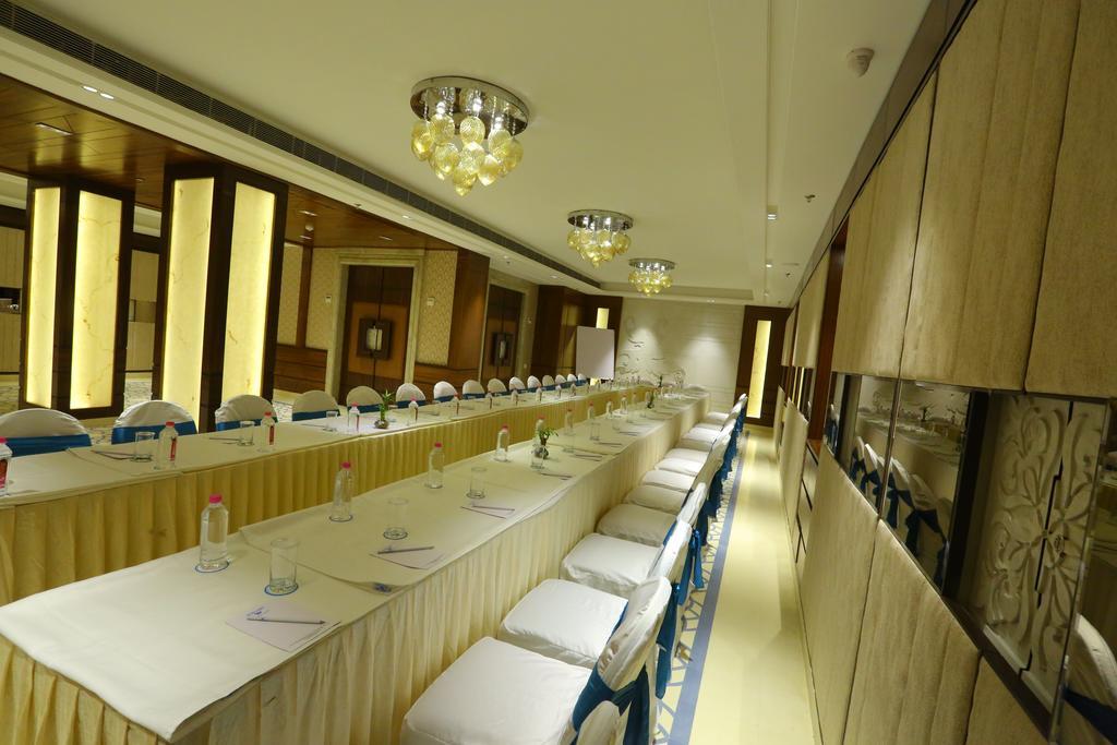 The Wall Street Beacon, Jaipur Bagian luar foto
